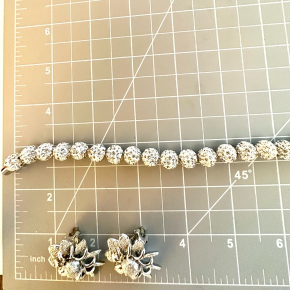 Rhinestone necklace & Vintage Flower Clip Earrings - Picture 13 of 17